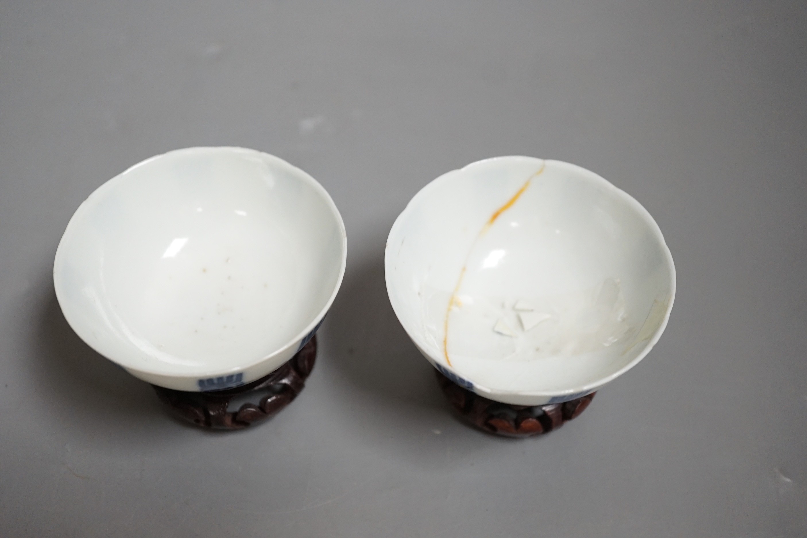 A pair of Chinese blue and white 'shou' cups, 19th century.